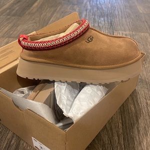 Ugg tazz womens 8 brand new